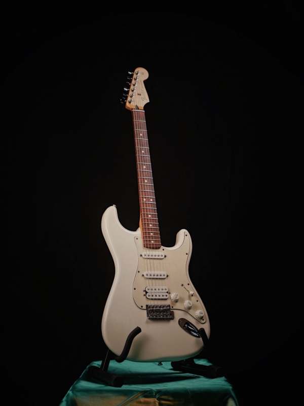 Fender Standard Stratocaster HSS 2012